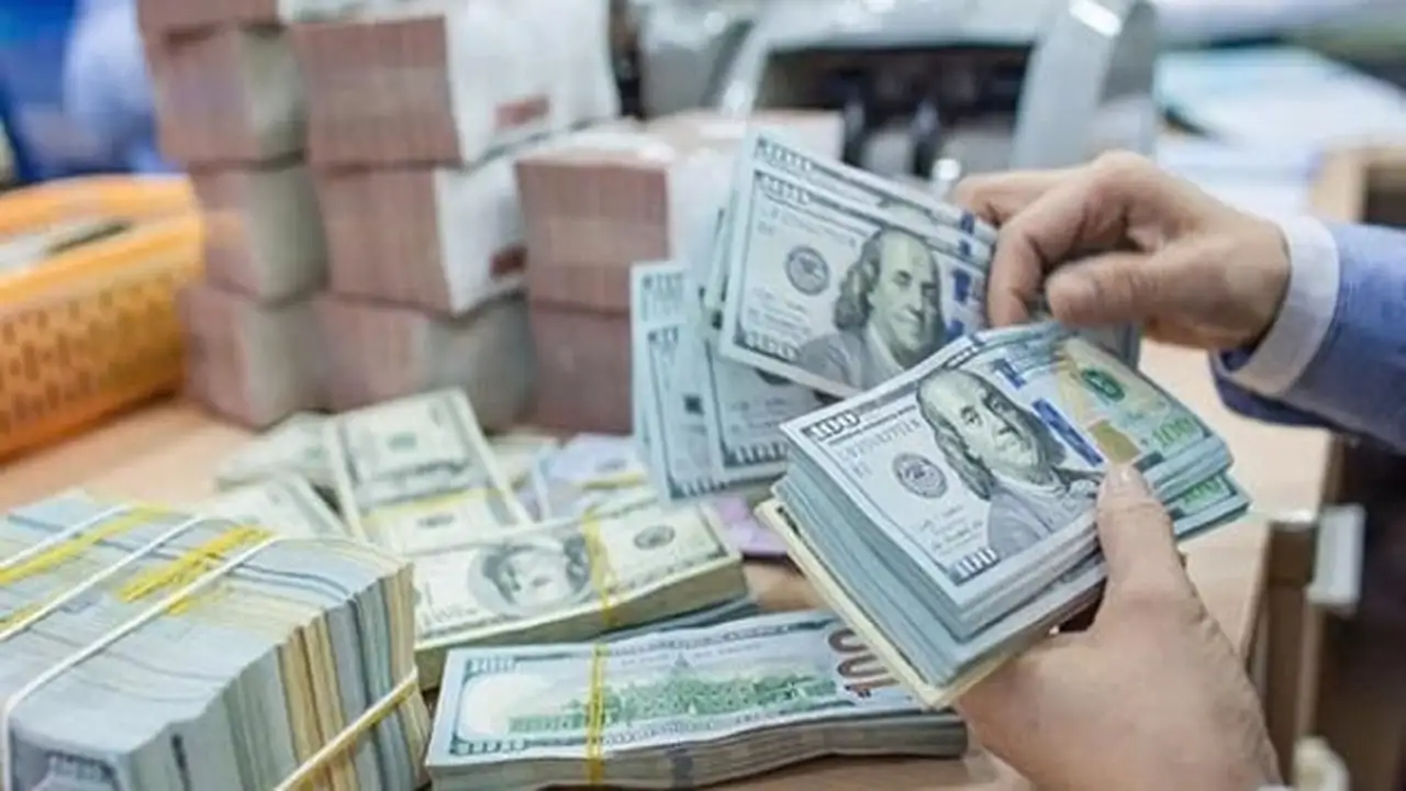 استمرار ارتفاع أسعار “السوق السوداء” وسط مخاوف من تزايد الضغوط الاقتصادية الحالية